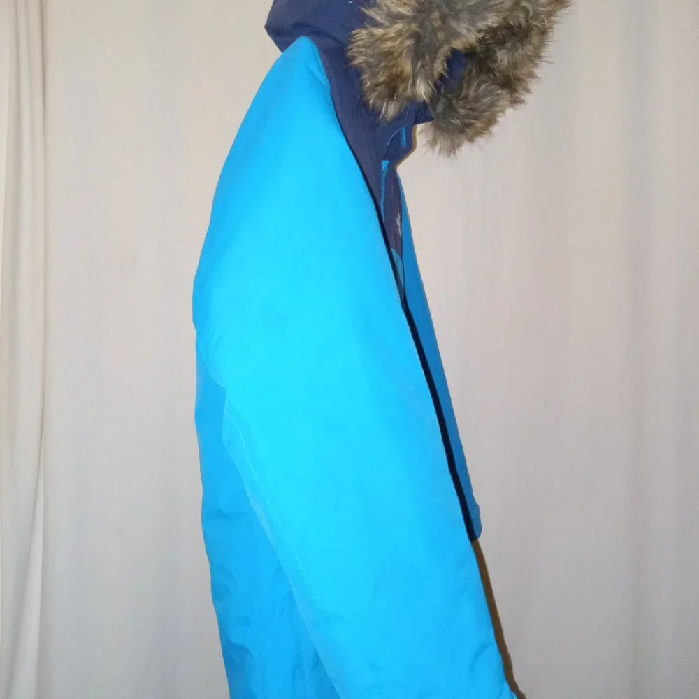 The North Face Kids Puffer Jacket in Blue and Navy - Picture 2 of 6